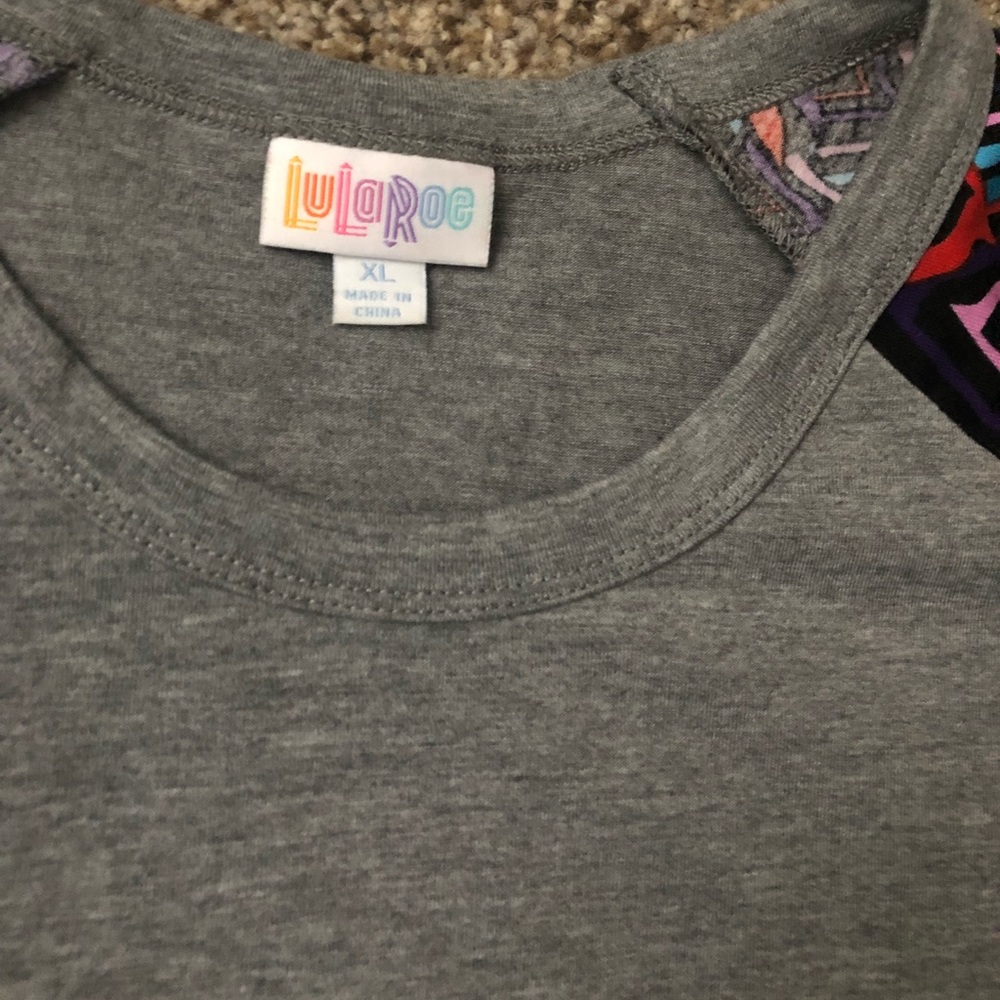 XL LulaRoe Randy T - Picture 2 of 2
